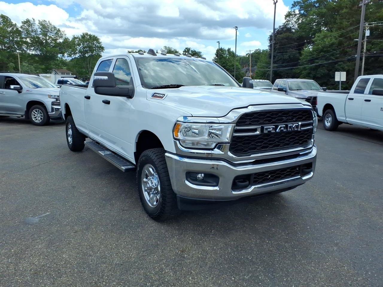 Used 2024 RAM 2500 Tradesman w/ Chrome Appearance Group AWD/4WD image 3