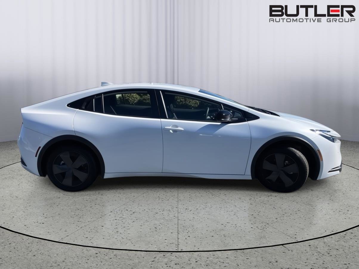 Certified 2025 Toyota Prius LE image 6