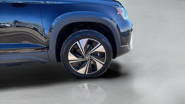 New 2026 Volkswagen Taos SE image 9