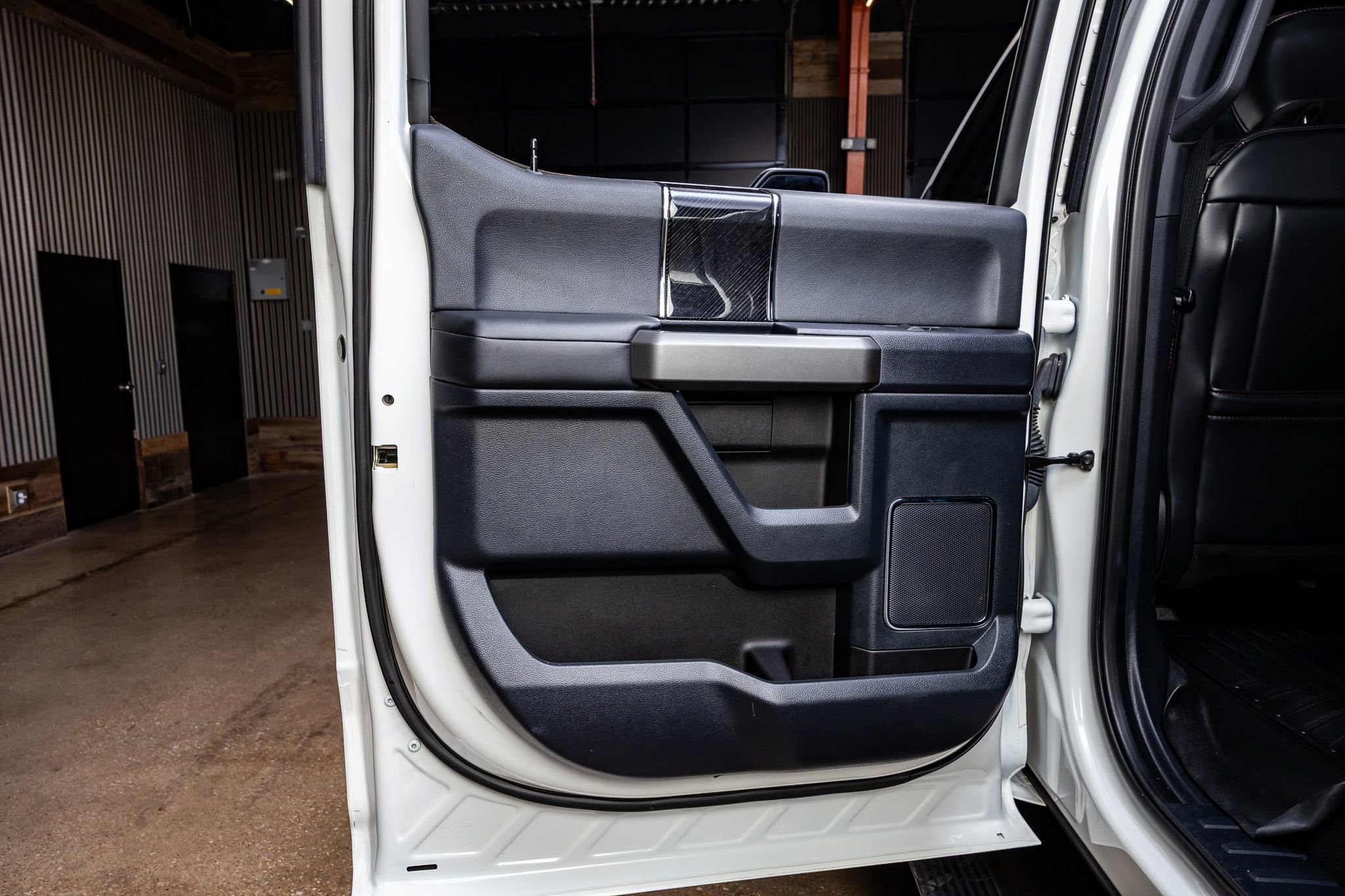 Used 2022 Ford F250 Platinum w/ FX4 Off-Road Package image 39