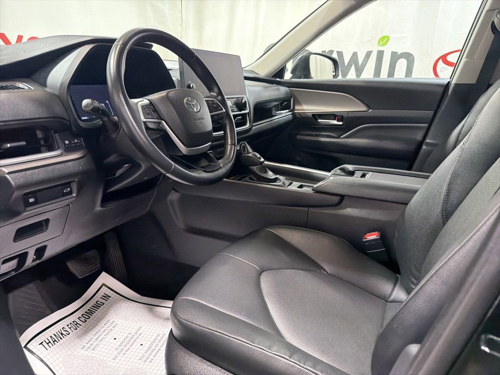 Used 2025 Toyota Grand Highlander AWD image 23