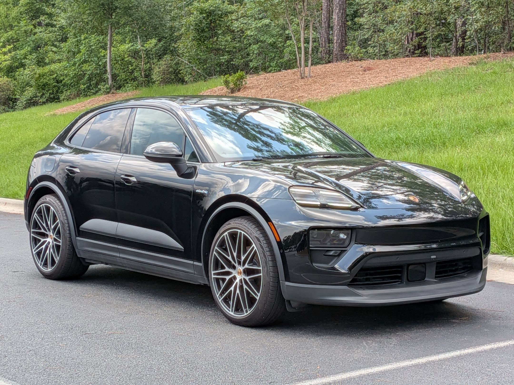 Used 2025 Porsche Macan 4 Electric AWD/4WD image 27
