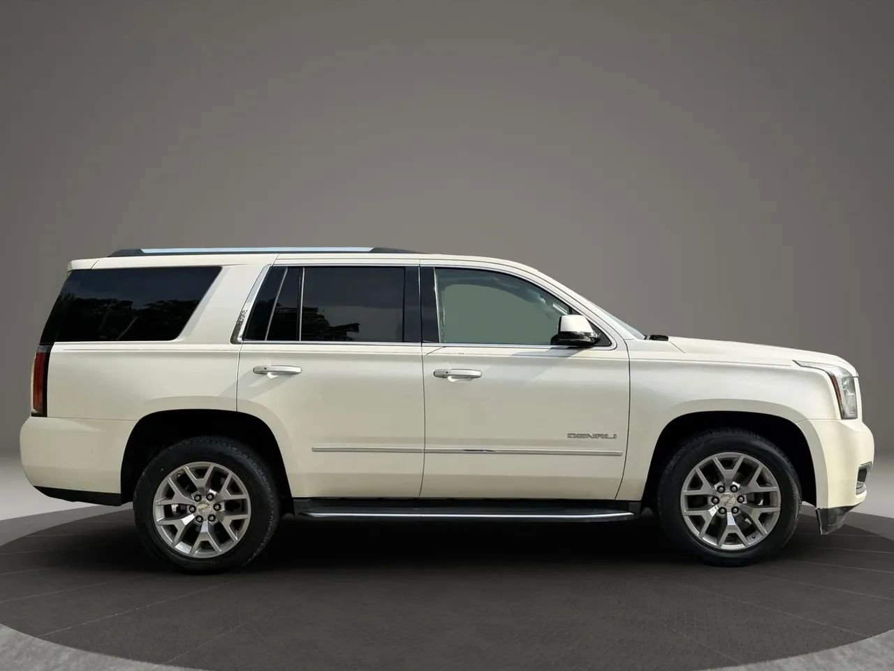Used 2015 GMC Yukon Denali w/ Open Road Package RWD image 9