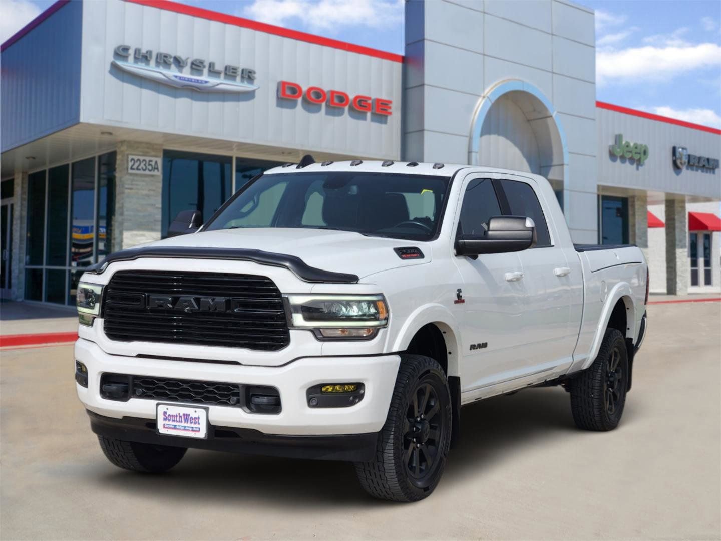 Used 2022 RAM 2500 Laramie w/ Night Edition AWD/4WD image 2