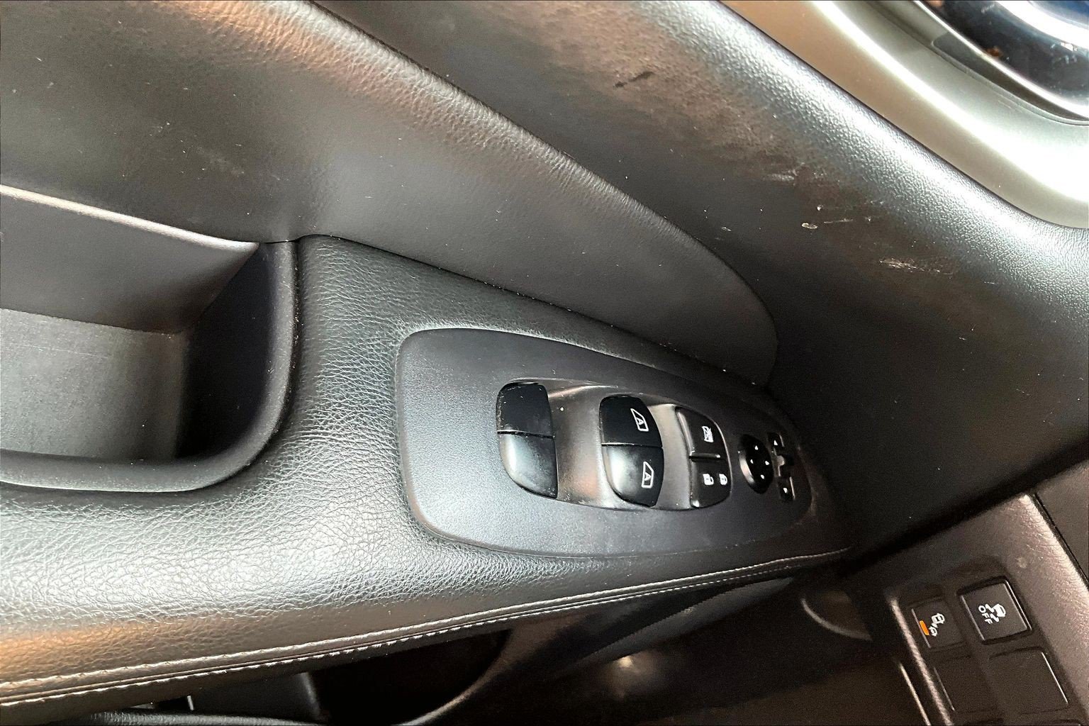 Used 2020 Nissan Pathfinder SV FWD image 33