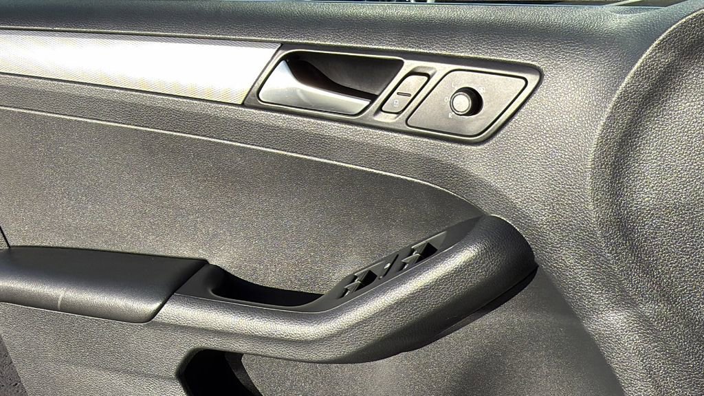 Used 2017 Volkswagen Jetta S image 22