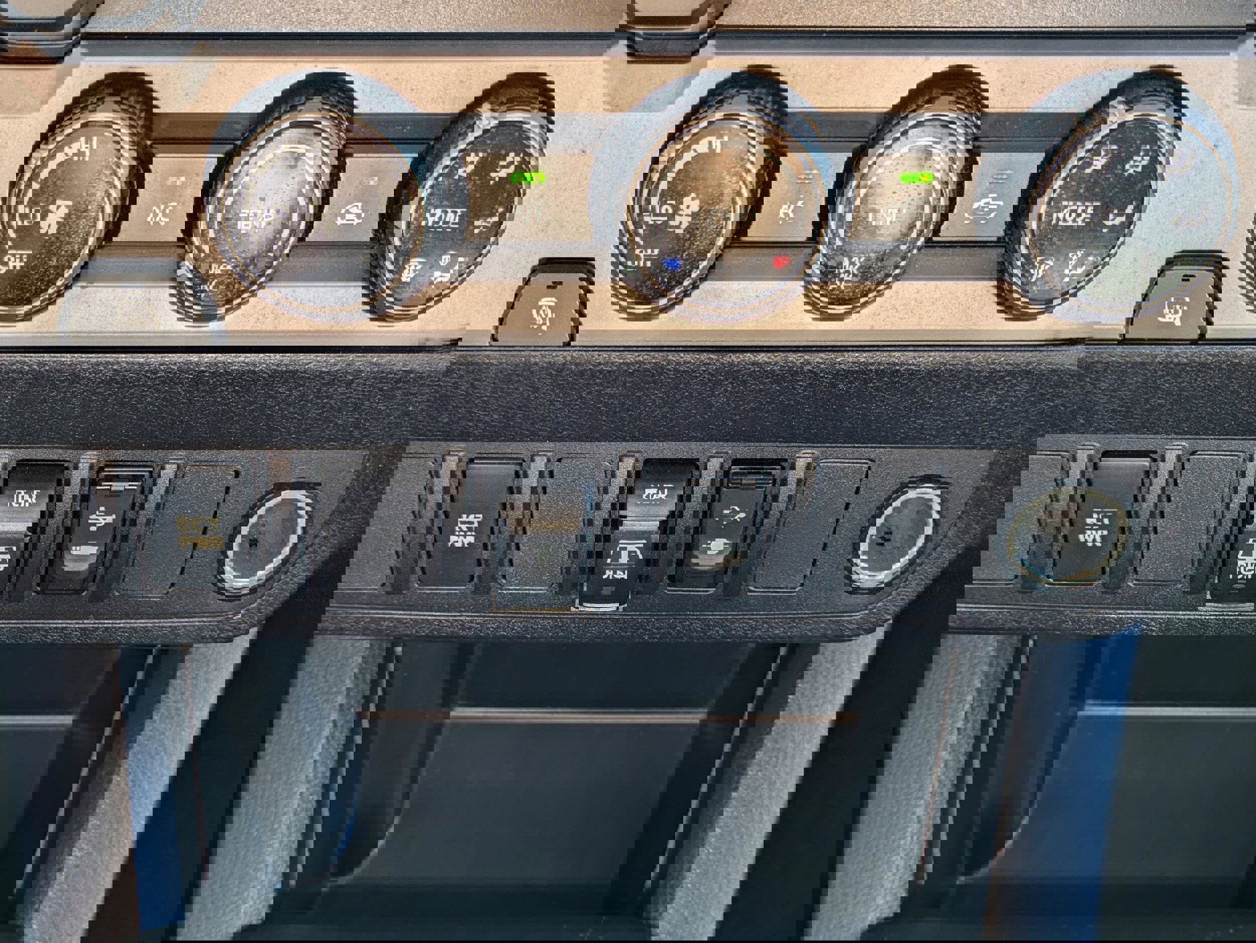 Used 2018 Toyota Tacoma SR5 image 22