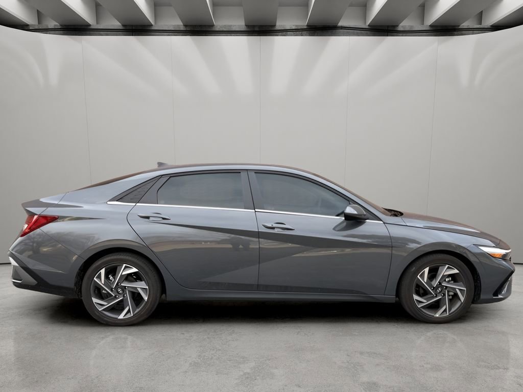 Used 2025 Hyundai Elantra SEL image 6