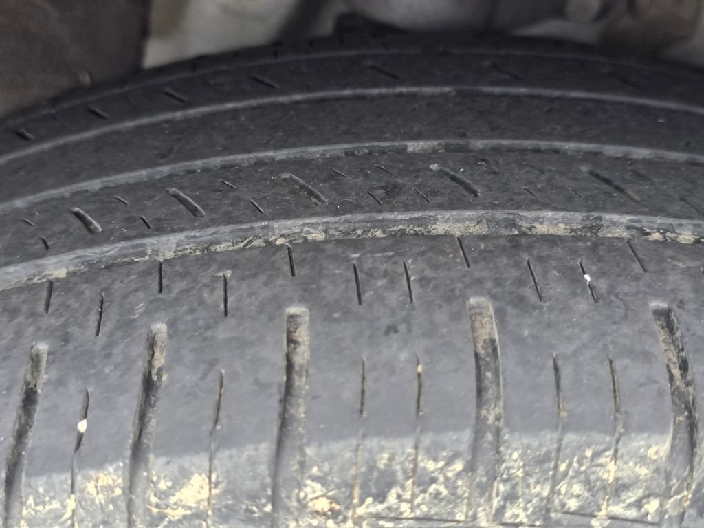 Used 2020 Ford Explorer XLT w/ Equipment Group 202A AWD/4WD image 10