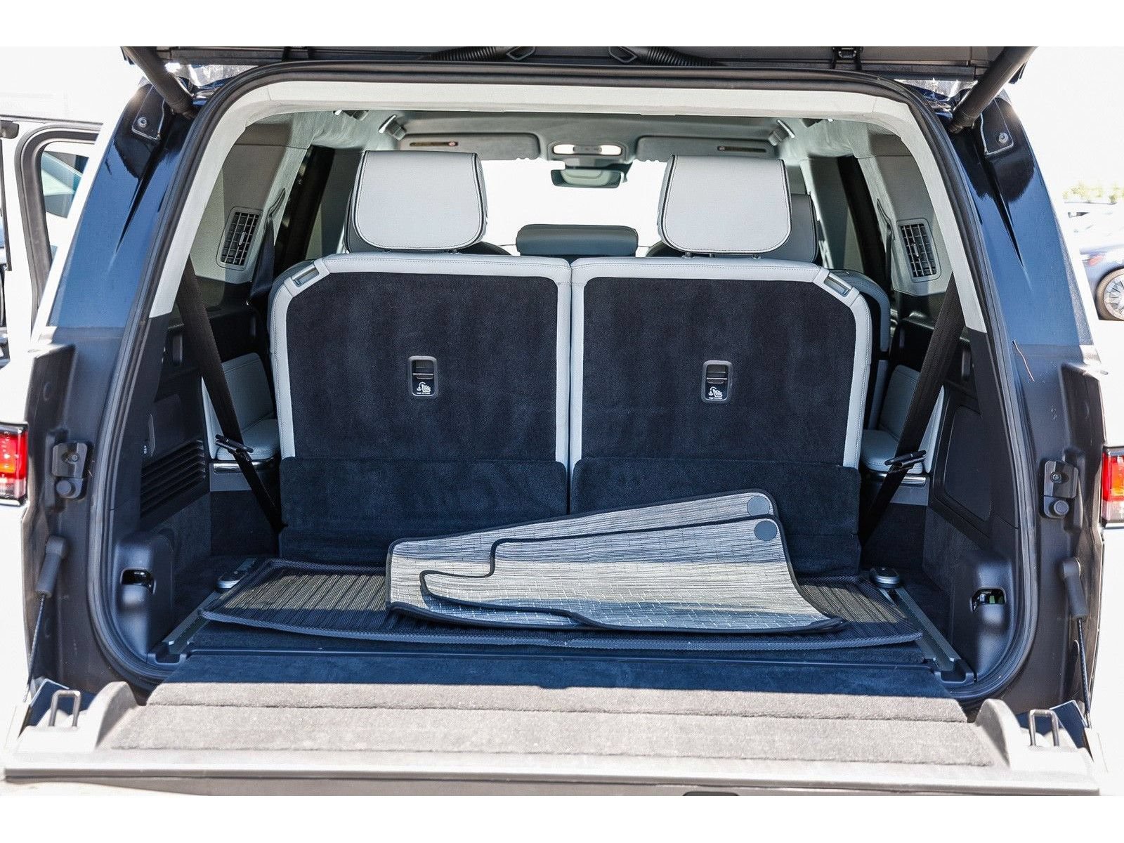 Used 2024 Rivian R1S Adventure AWD/4WD image 28