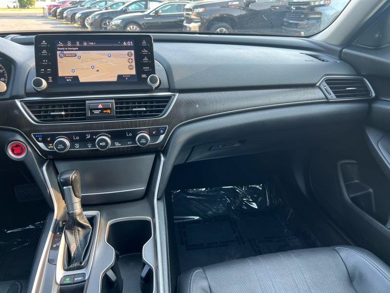 Used 2018 Honda Accord Touring image 12
