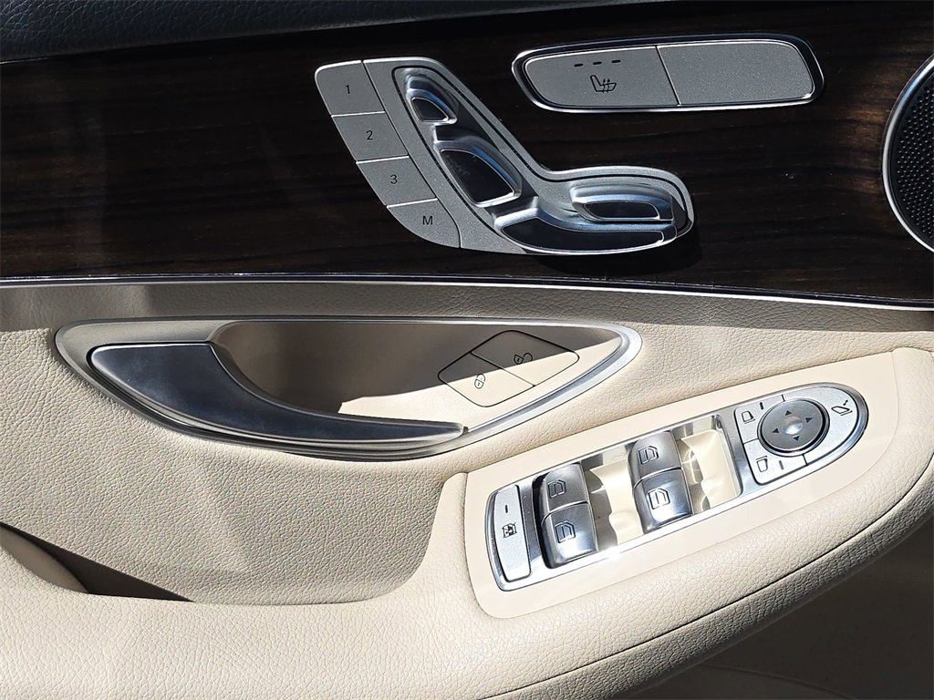 Used 2022 Mercedes-Benz GLC 300 4MATIC image 23