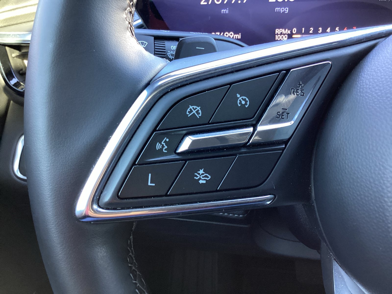 Used 2025 Buick Enclave Sport Touring FWD image 19