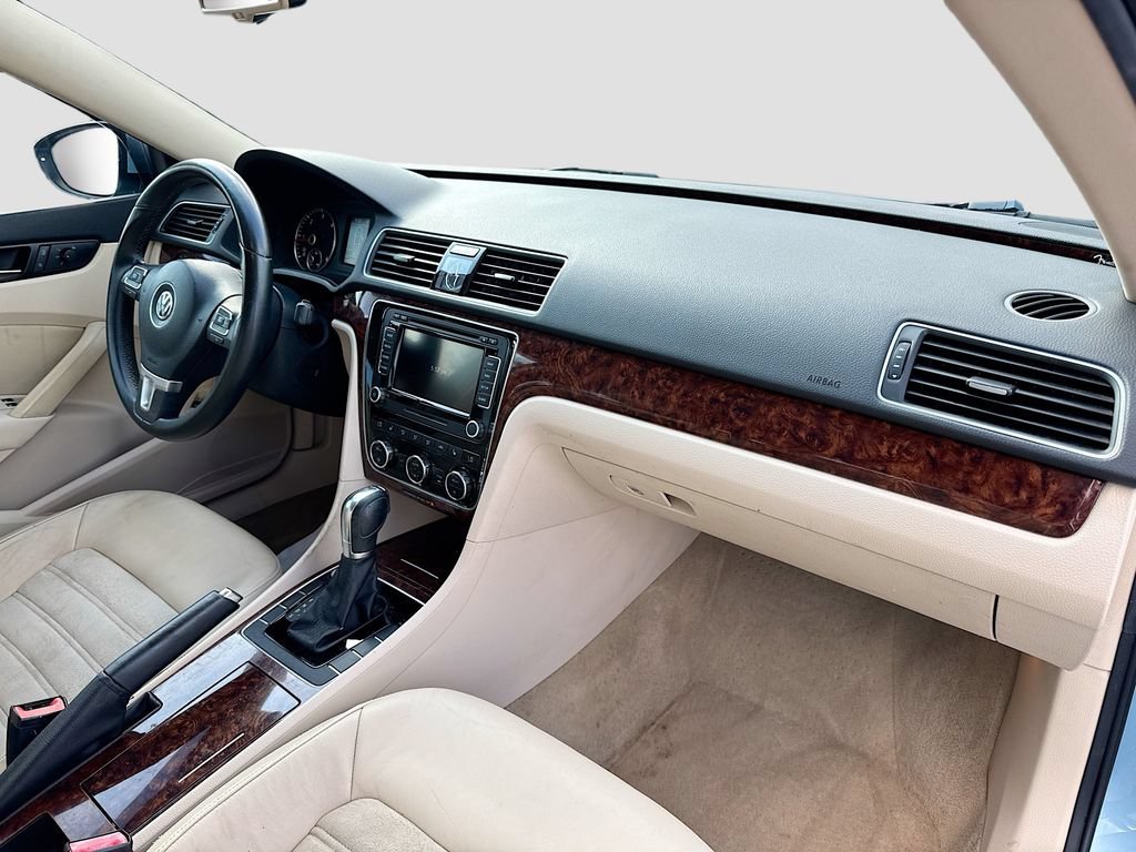 Used 2012 Volkswagen Passat TDI SEL Premium FWD image 33