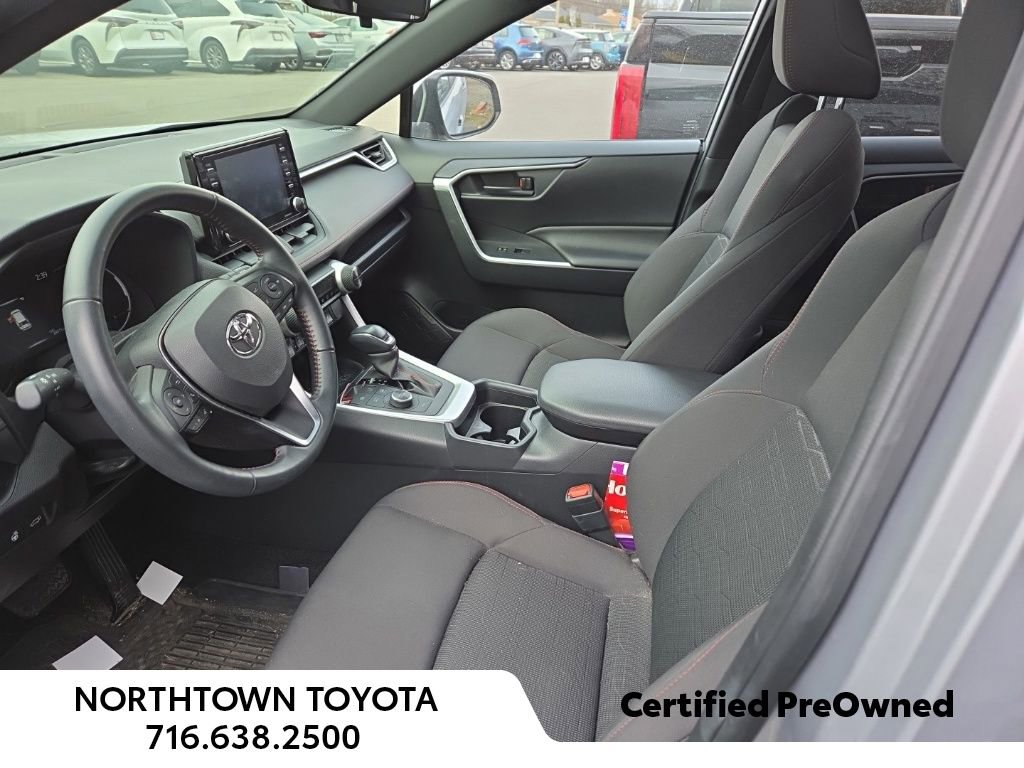 Used 2021 Toyota RAV4 SE w/ Weather & Moonroof Package image 17