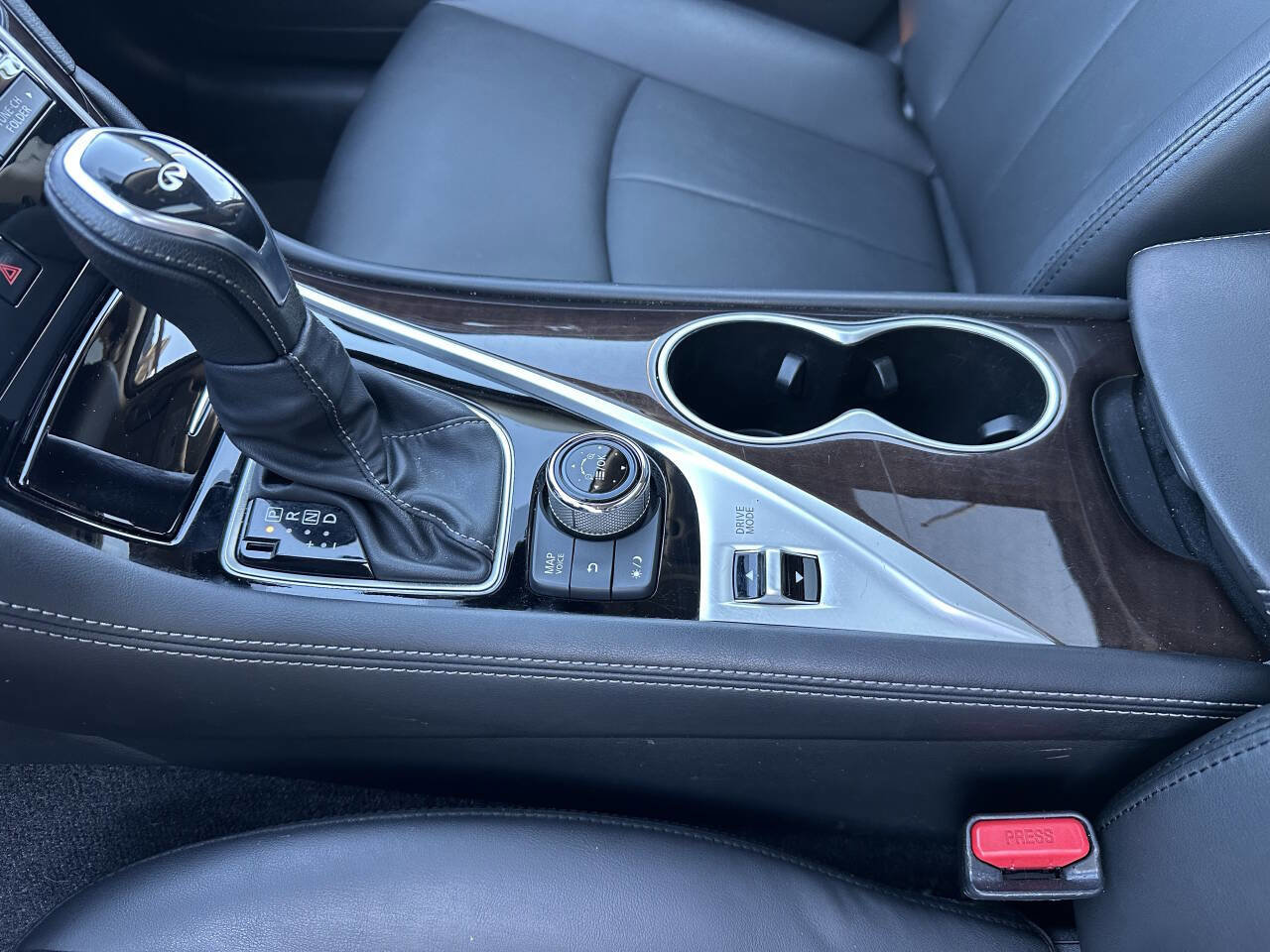 Used 2019 INFINITI Q50 Luxe w/ Essential Package (3.0T Luxe) AWD/4WD image 31