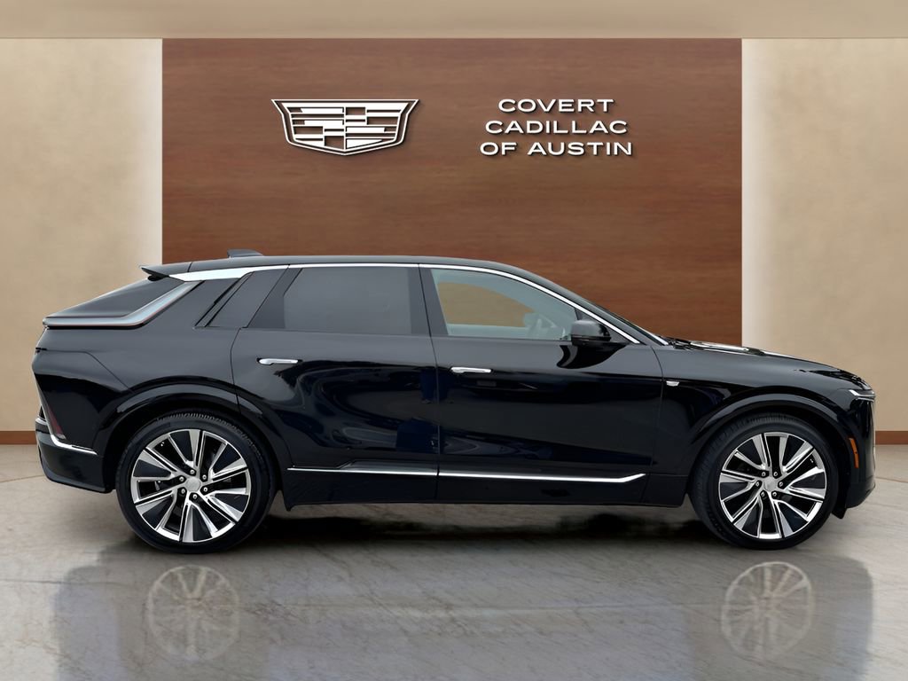Certified 2025 Cadillac Lyriq Luxury w/ LPO, Floor Liner Package AWD/4WD image 10