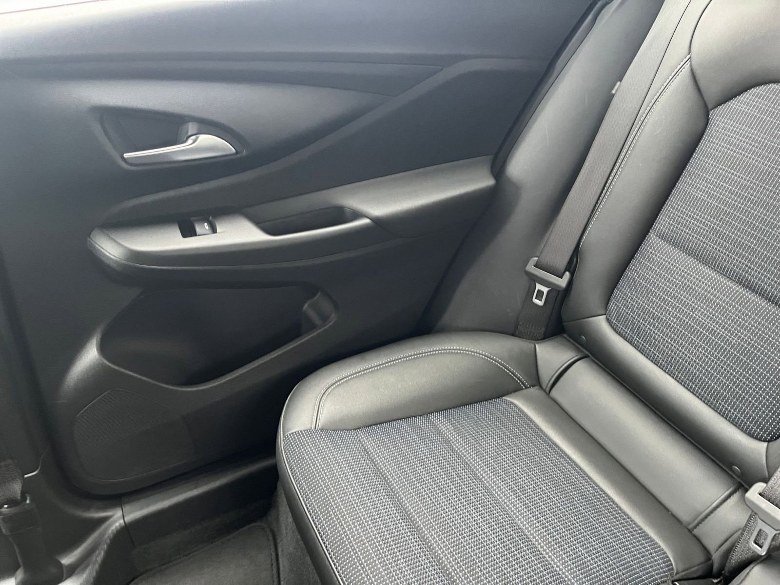 Used 2025 Buick Envista Preferred image 38