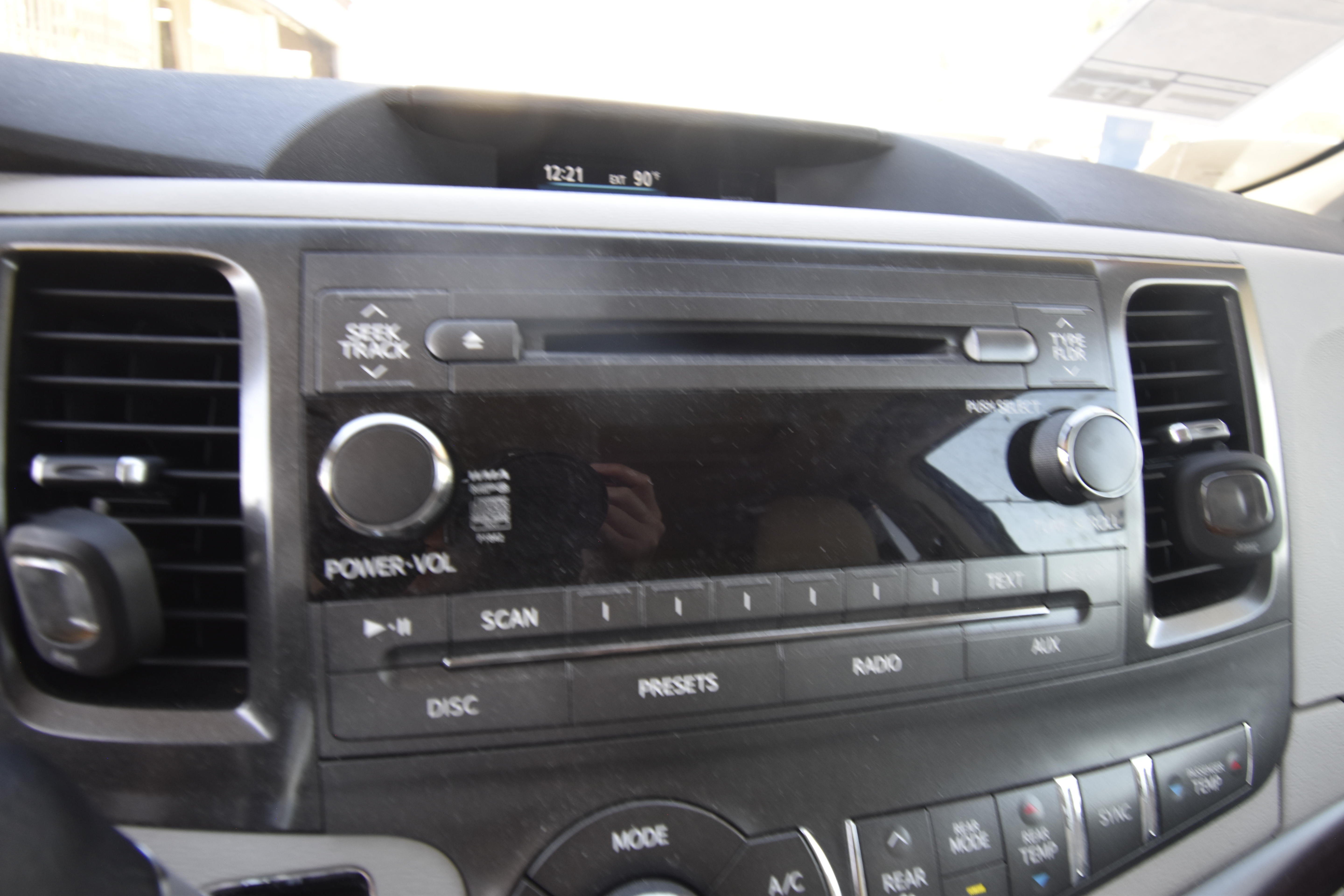 Used 2013 Toyota Sienna XLE FWD image 13