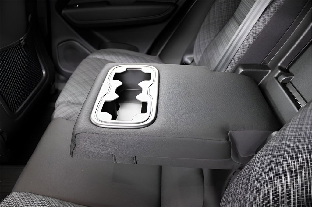 Certified 2025 Volvo XC60 B5 Core w/ Protection Package Premier image 29