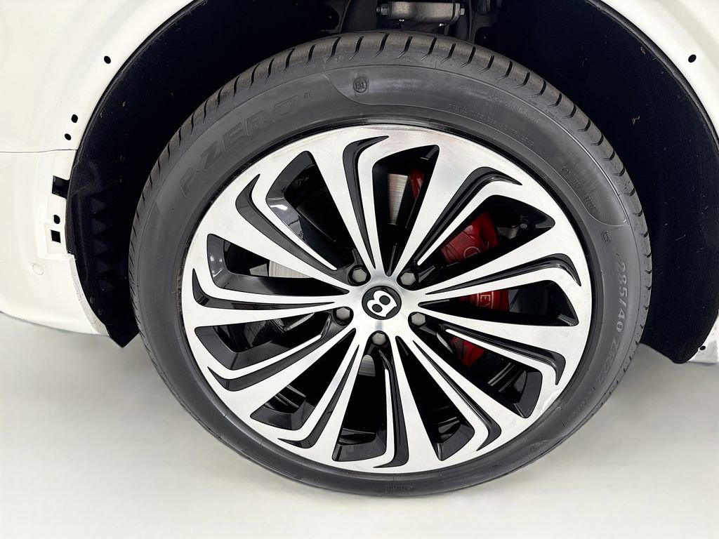 Used 2022 Bentley Bentayga image 29
