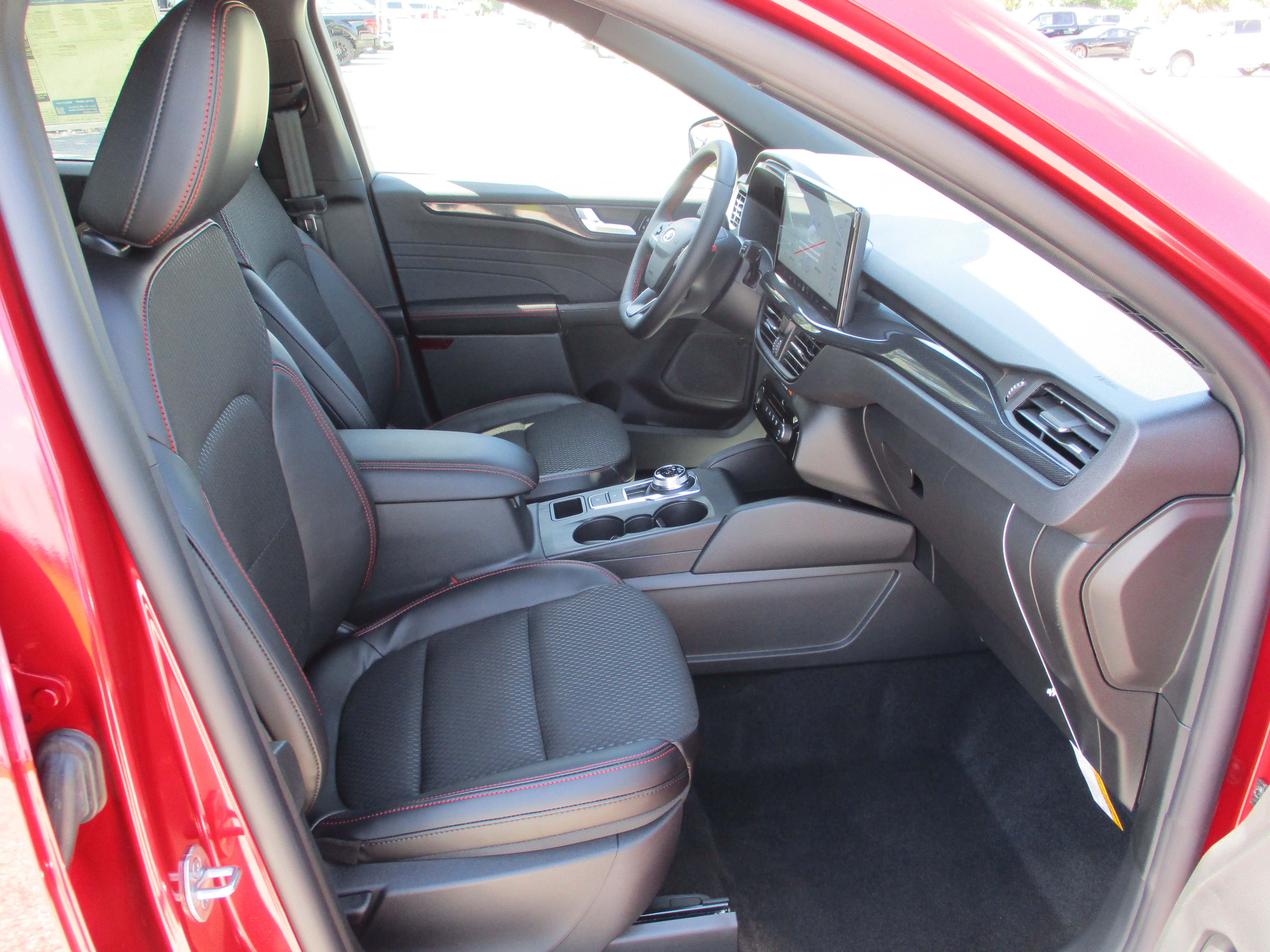 Used 2025 Ford Escape ST-Line w/ Tech Pack #1 FWD image 19