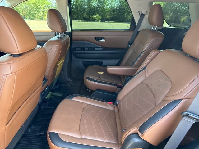 Certified 2025 Nissan Pathfinder Platinum AWD/4WD image 26