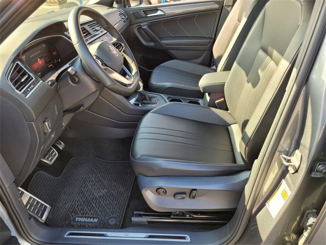 Used 2024 Volkswagen Tiguan SE R-Line image 11