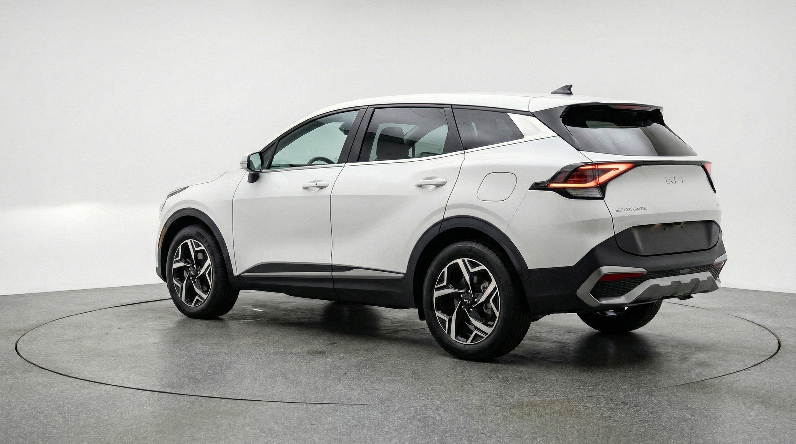 Used 2025 Kia Sportage LX image 6