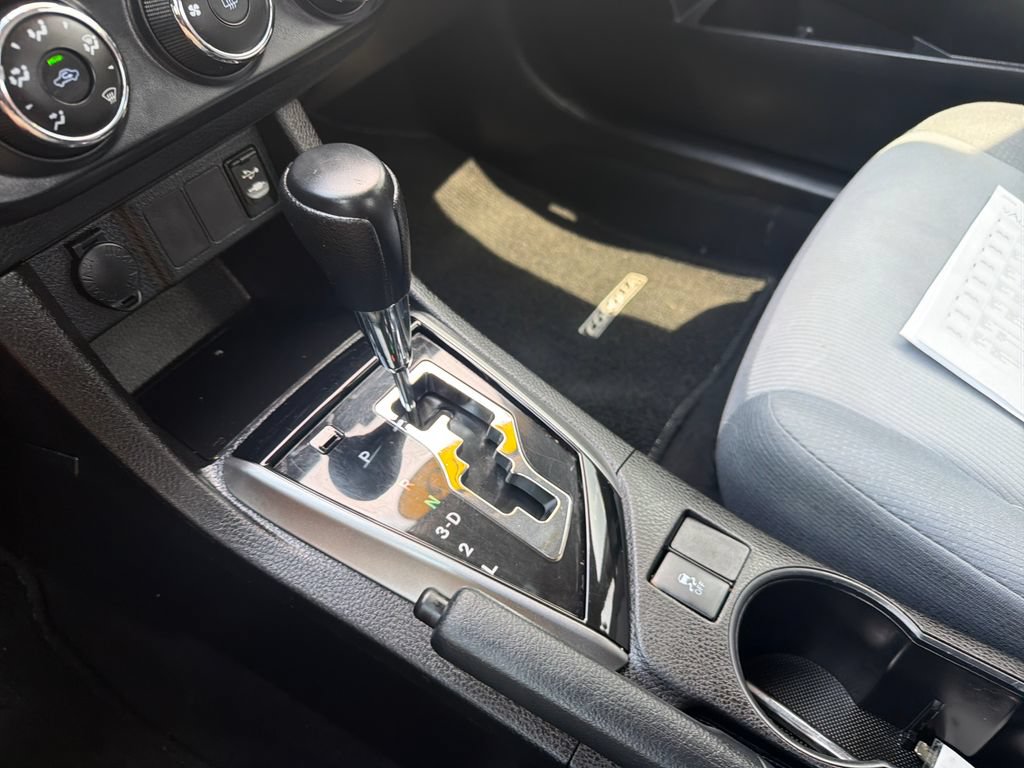 Used 2015 Toyota Corolla L FWD image 16