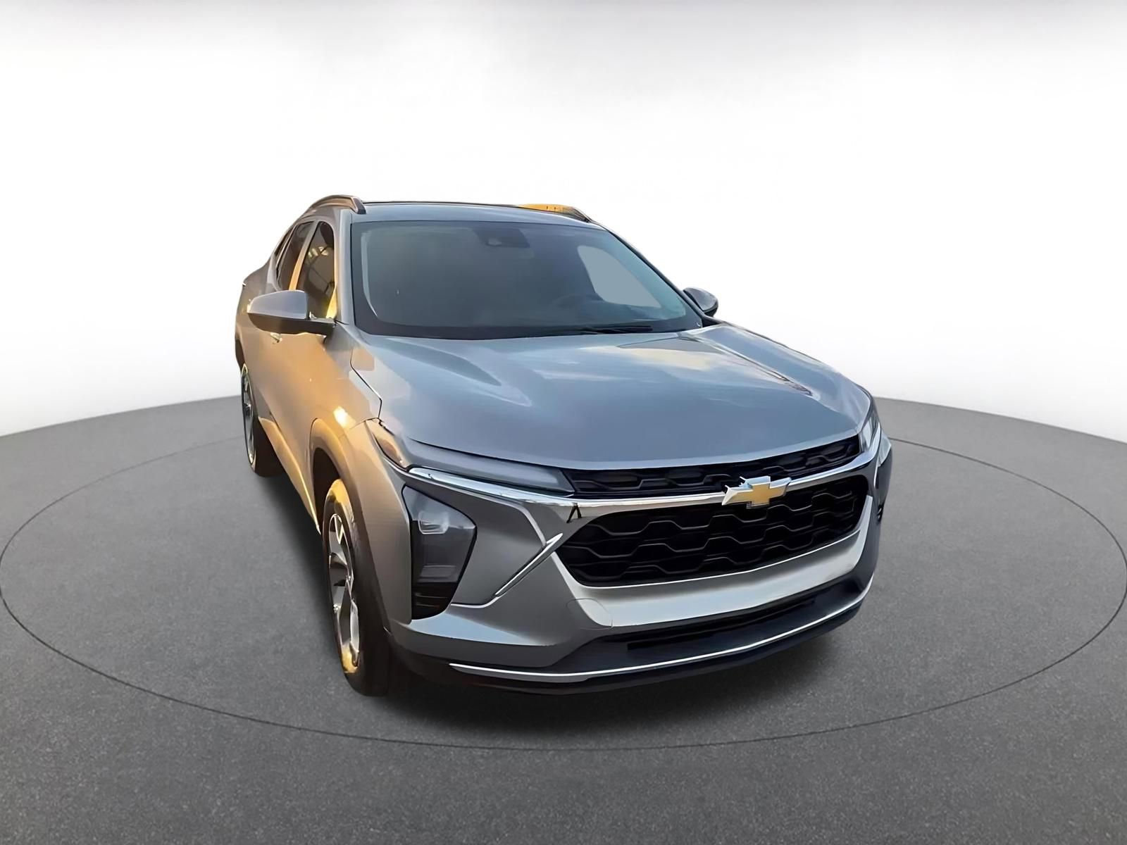 Used 2025 Chevrolet Trax LT image 3