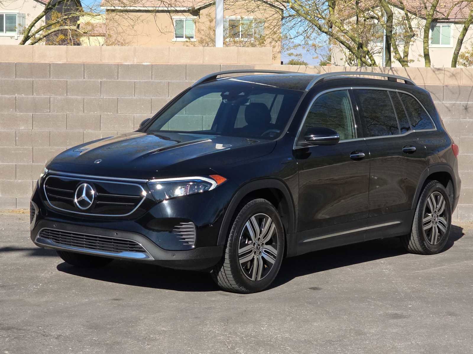 Used 2022 Mercedes-Benz EQB 300 4MATIC w/ Exclusive Package image 5