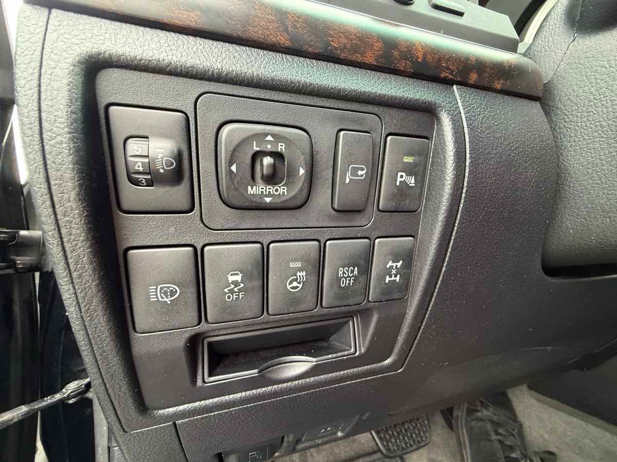 Used 2015 Toyota Land Cruiser image 27