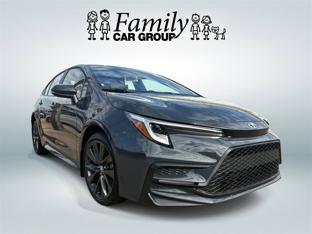 Used 2025 Toyota Corolla SE image 2