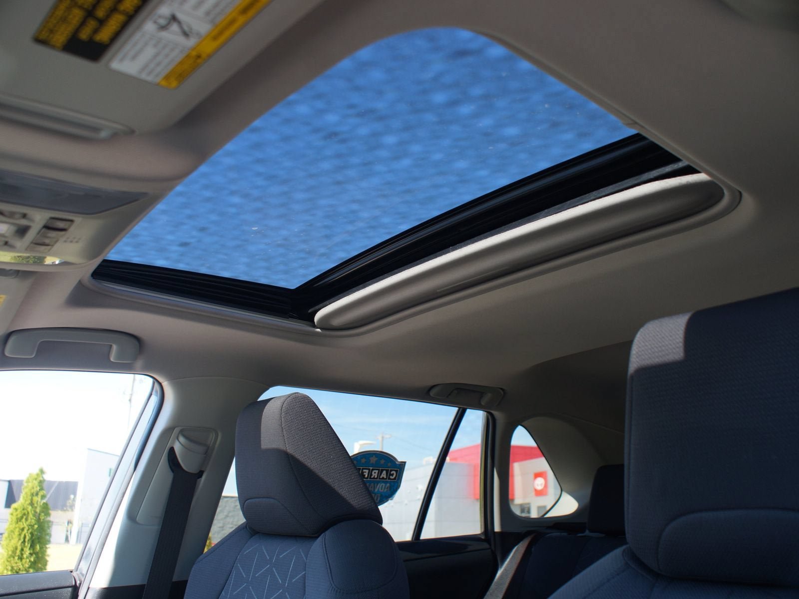 Used 2019 Toyota RAV4 XLE w/ Convenience Package FWD image 6