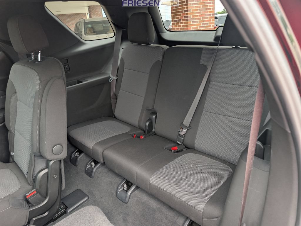 Used 2023 Chevrolet Traverse LT FWD image 19