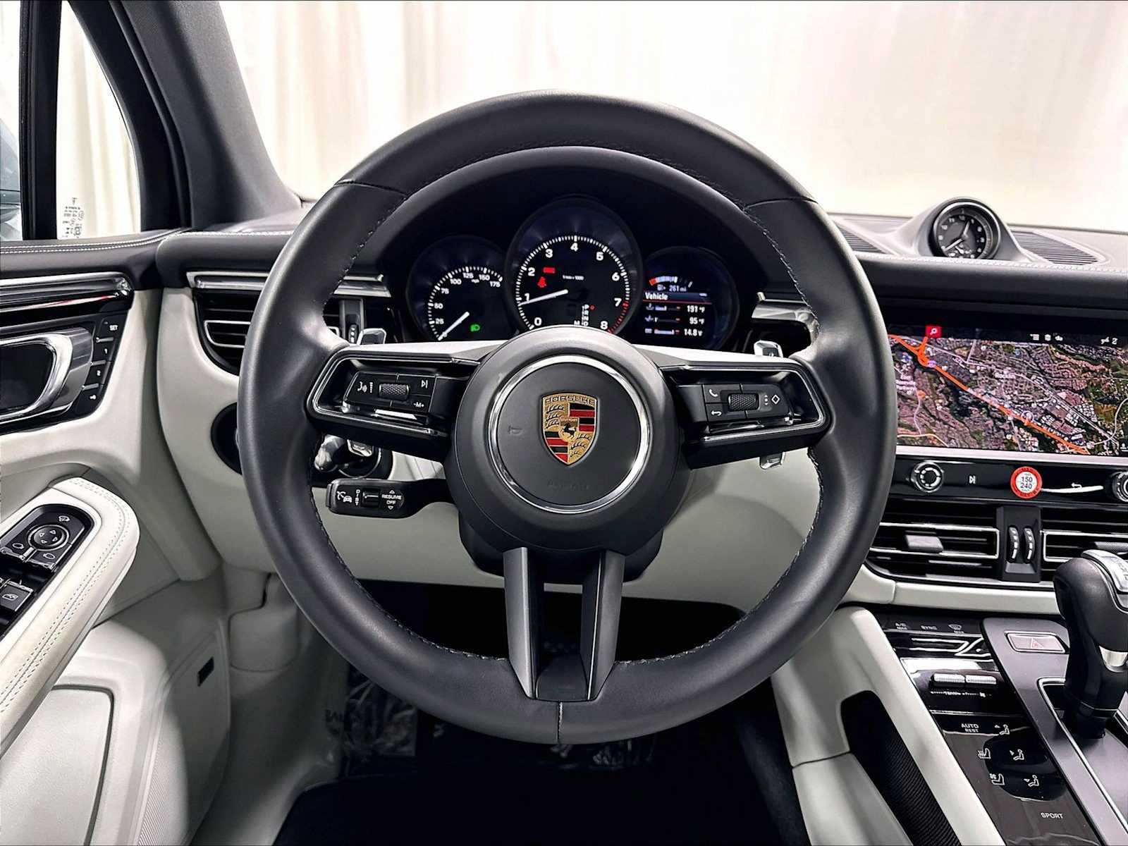 Used 2026 Porsche Macan AWD/4WD image 18