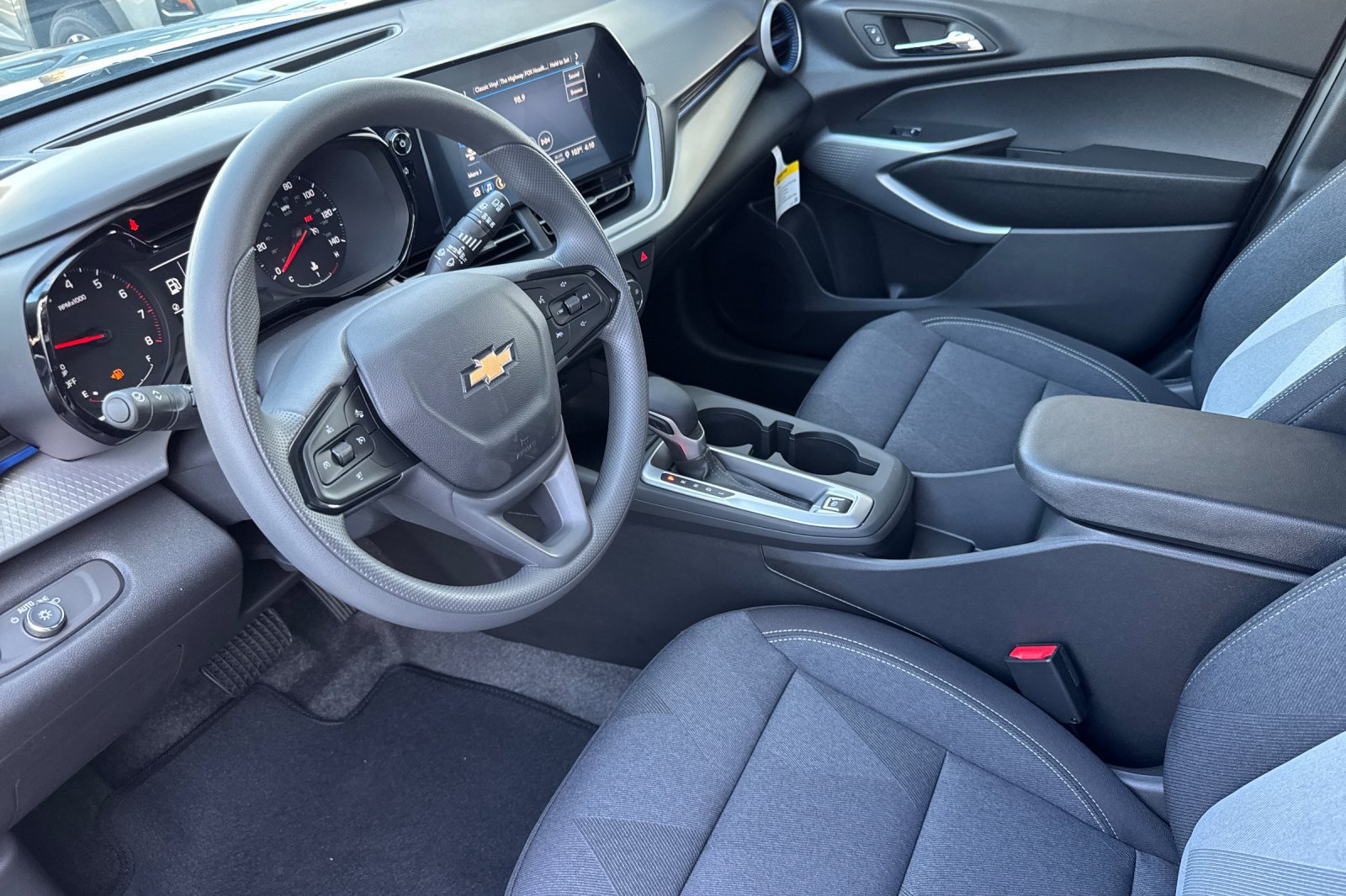New 2026 Chevrolet Trax LS w/ LS Convenience Package FWD image 9