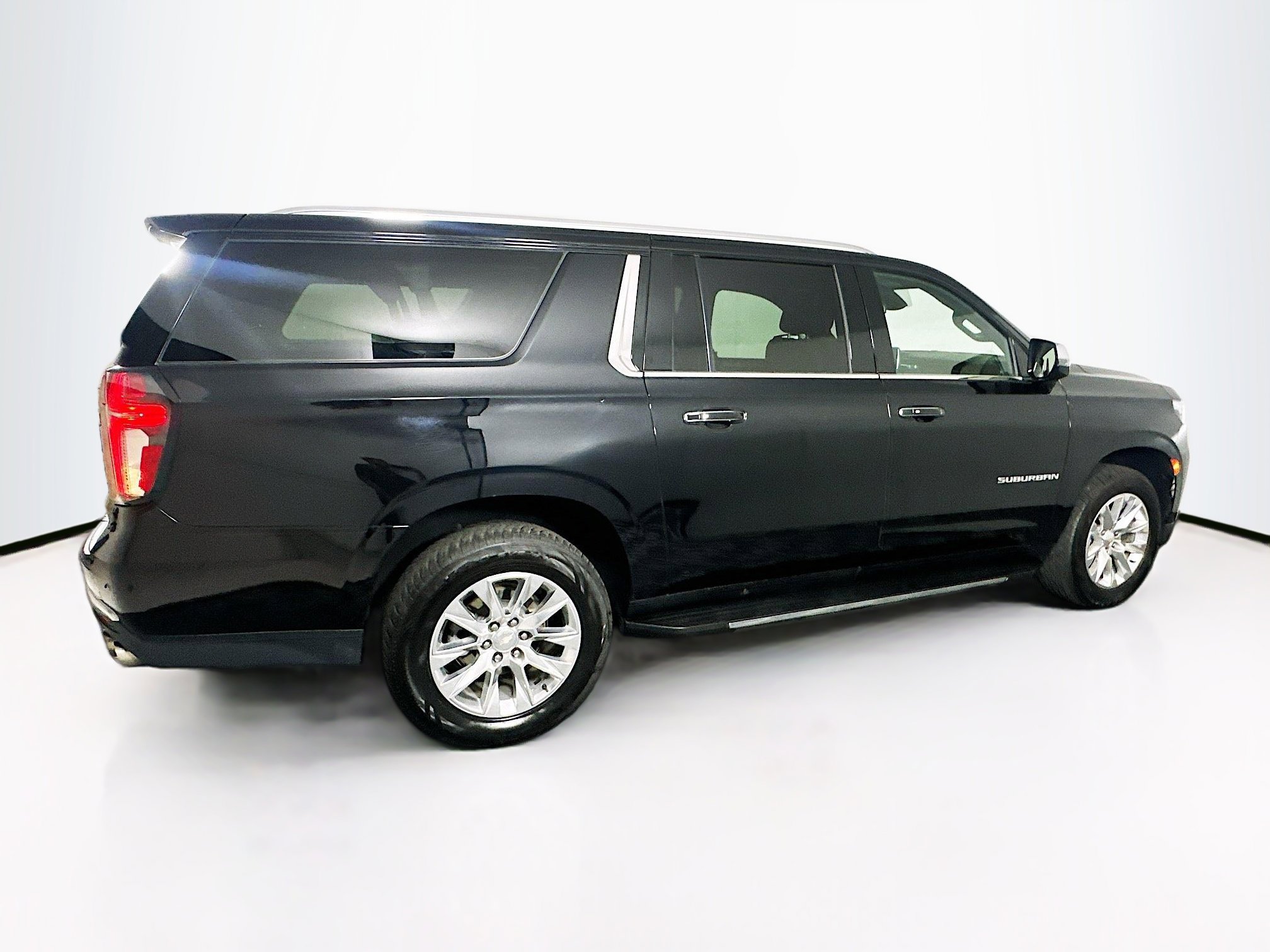 Used 2024 Chevrolet Suburban Premier image 10