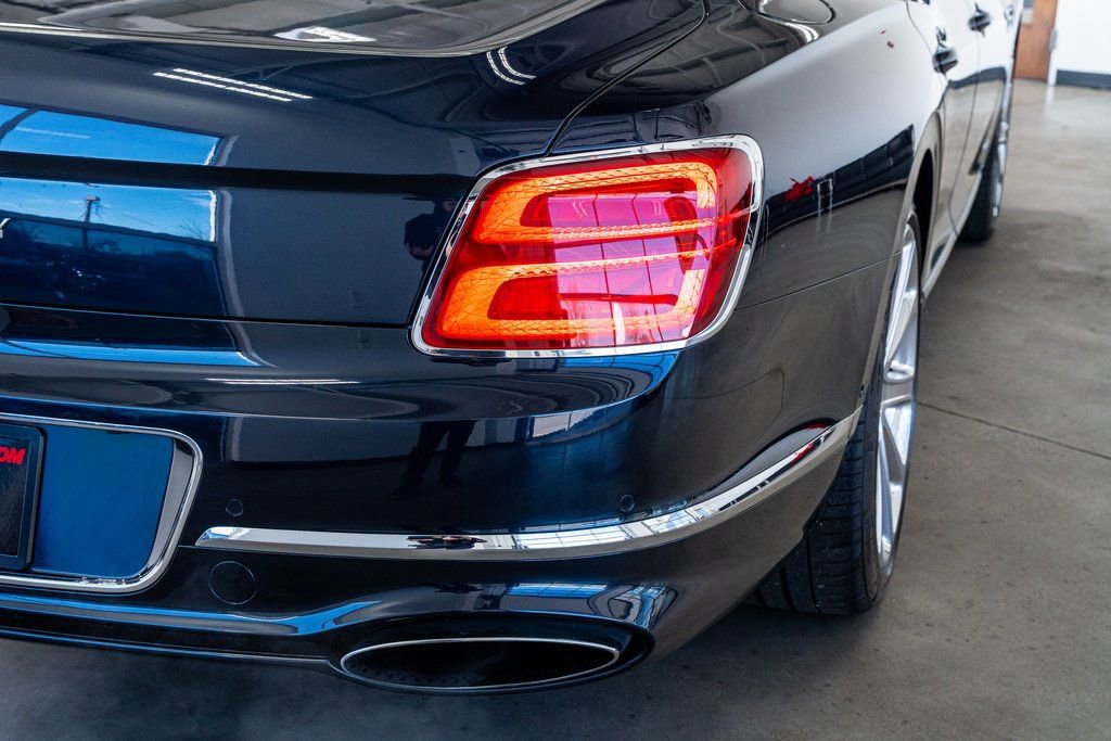 Used 2020 Bentley Flying Spur W12 image 28