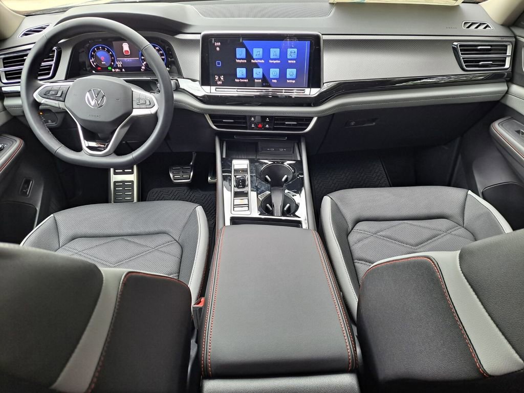 Used 2025 Volkswagen Atlas Peak Edition SE image 24