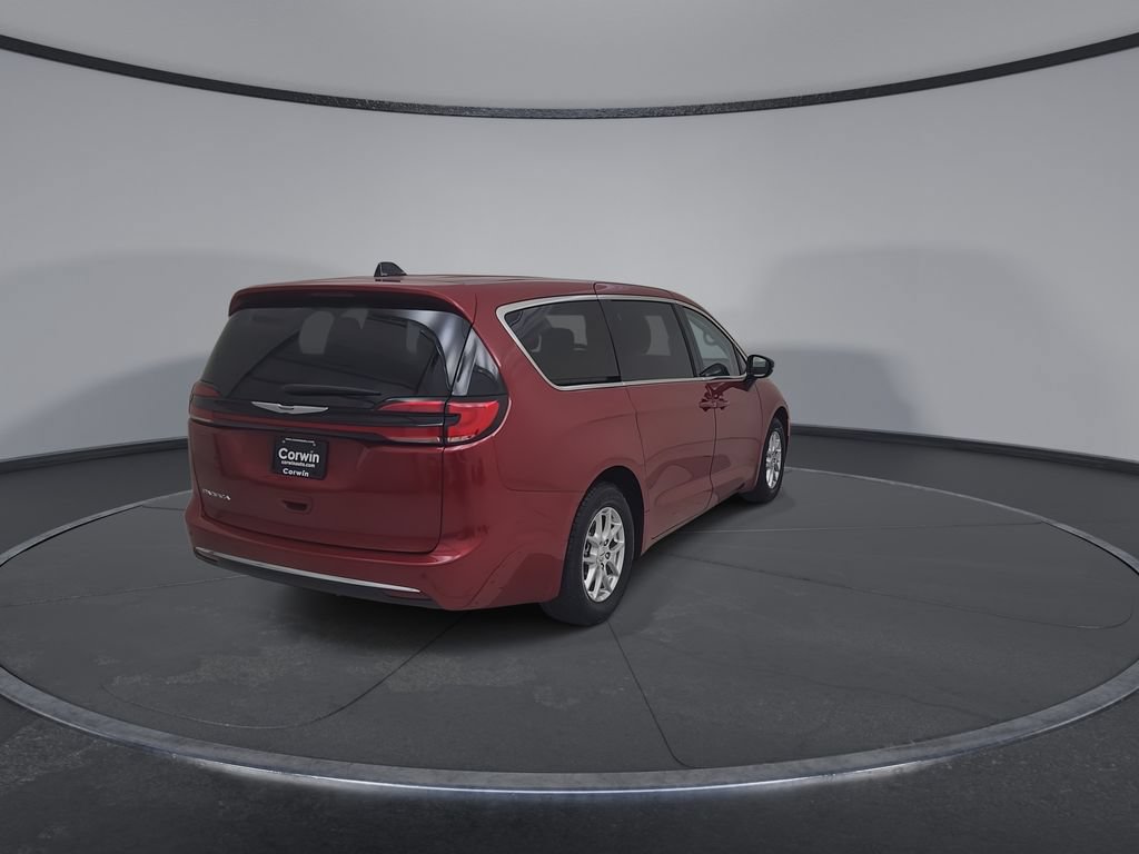 Used 2024 Chrysler Pacifica Touring-L FWD image 16