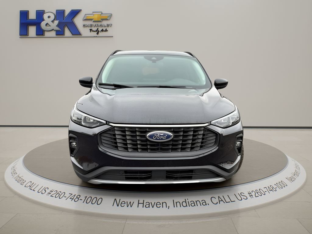 Used 2025 Ford Escape Platinum image 3
