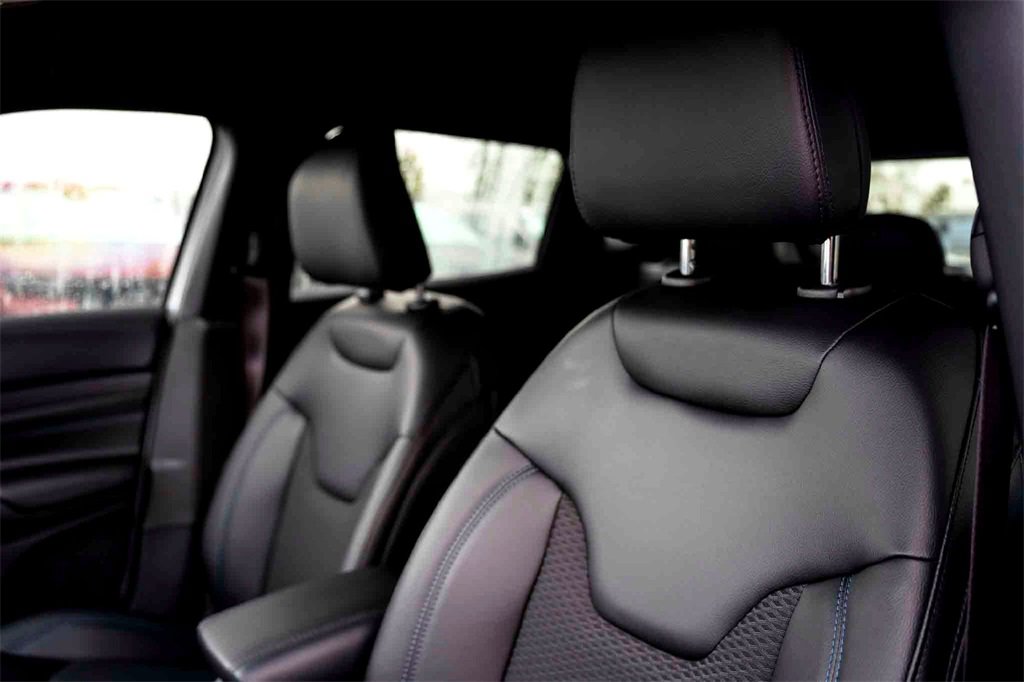 New 2026 Jeep Compass Latitude image 9