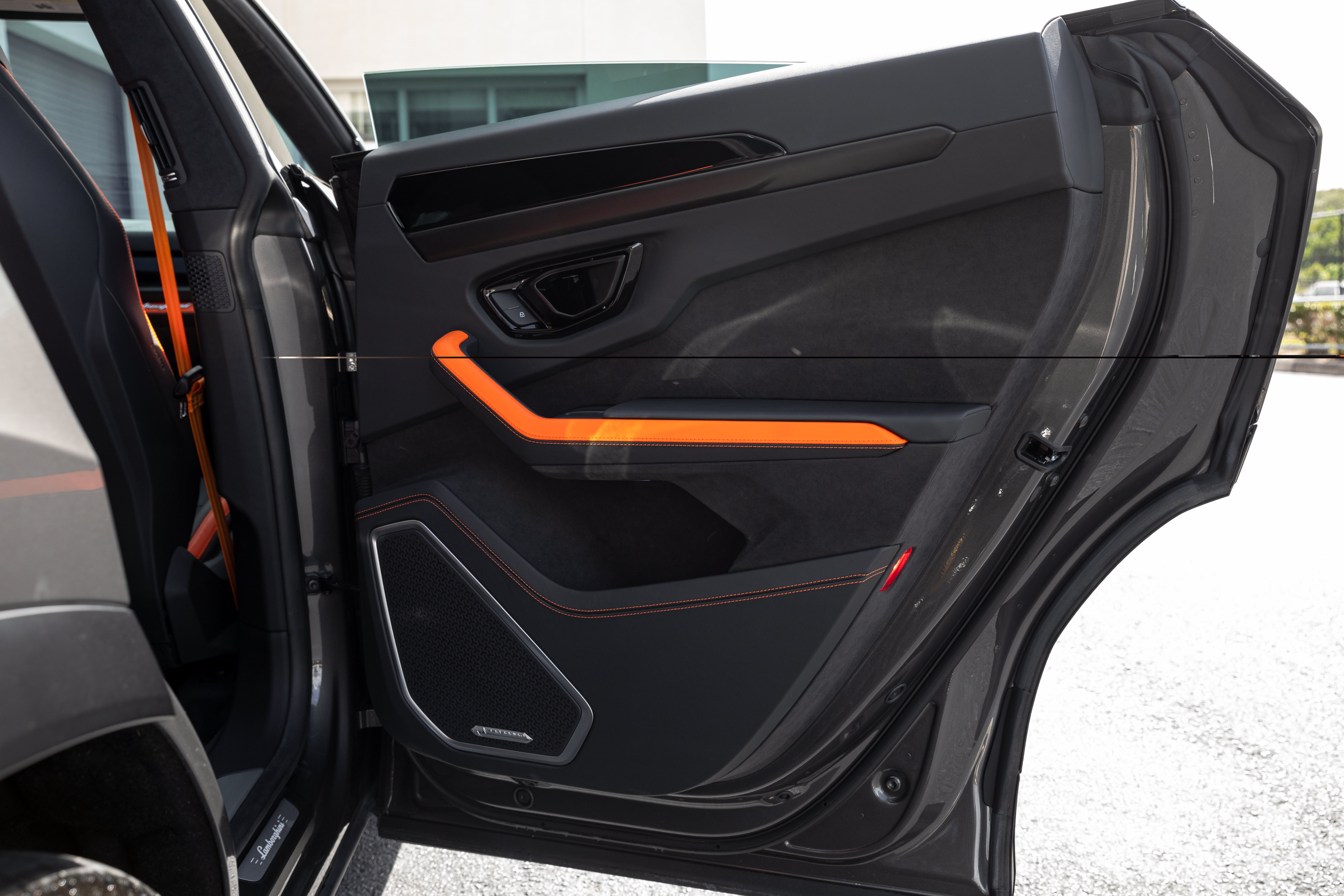 Used 2025 Lamborghini Urus Performante AWD/4WD image 27
