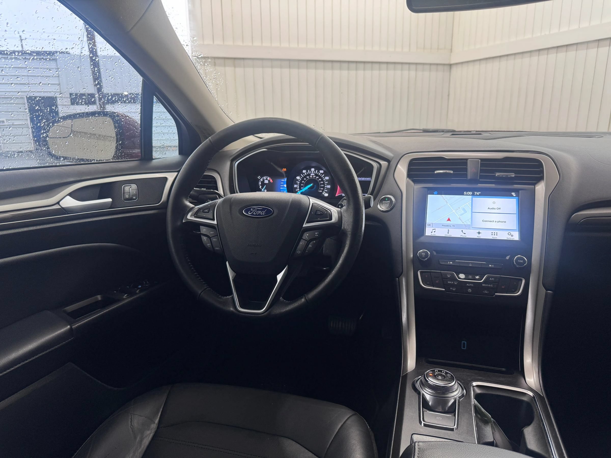 Used 2017 Ford Fusion SE w/ Fusion SE Technology Package FWD image 15