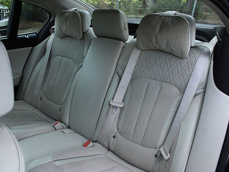Used 2016 BMW 750i RWD image 11