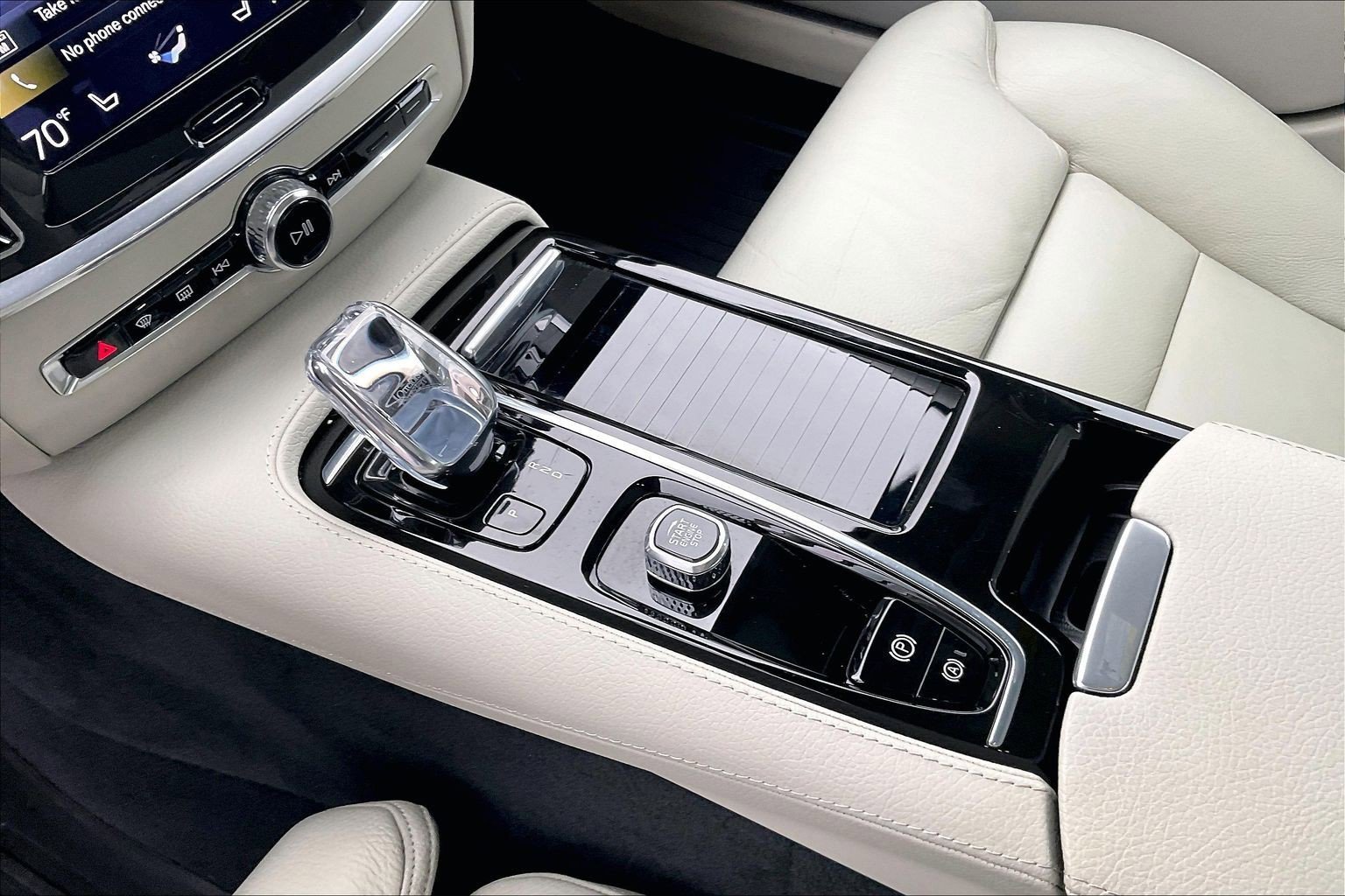 Used 2022 Volvo S60 T8 Inscription image 14