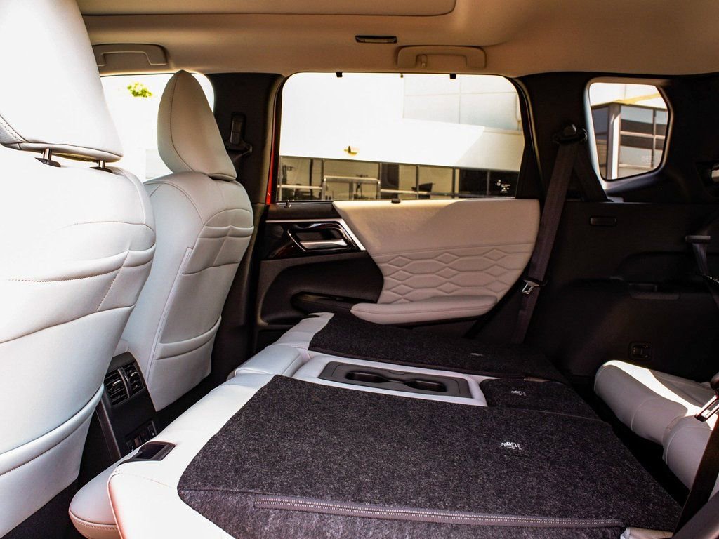 New 2025 Mitsubishi Outlander SEL AWD/4WD image 36