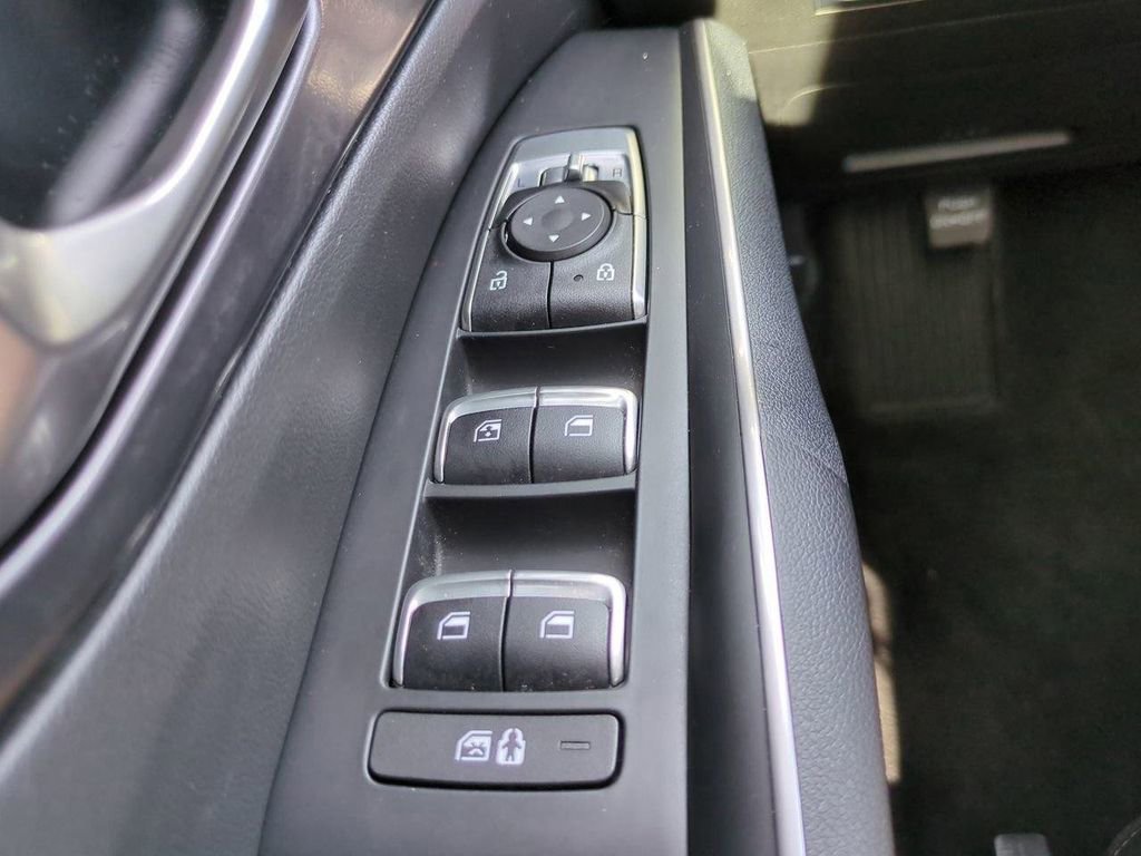 Used 2023 Kia Sorento S image 27